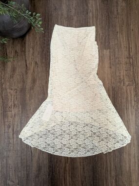 Cream Lace Mermaid Hem Skirt